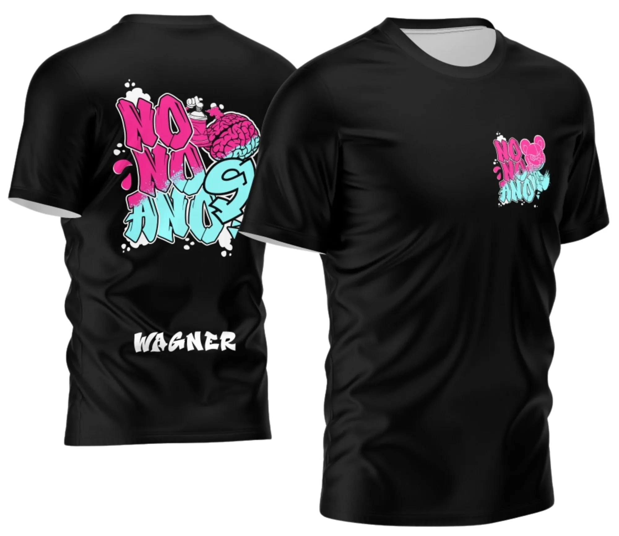 Camiseta unissex preta com logo no peito e estampa grande nas costas inspirada no Nono Ano 2026 Spray, destacando design moderno e vibrante para estudantes e fãs do tema.