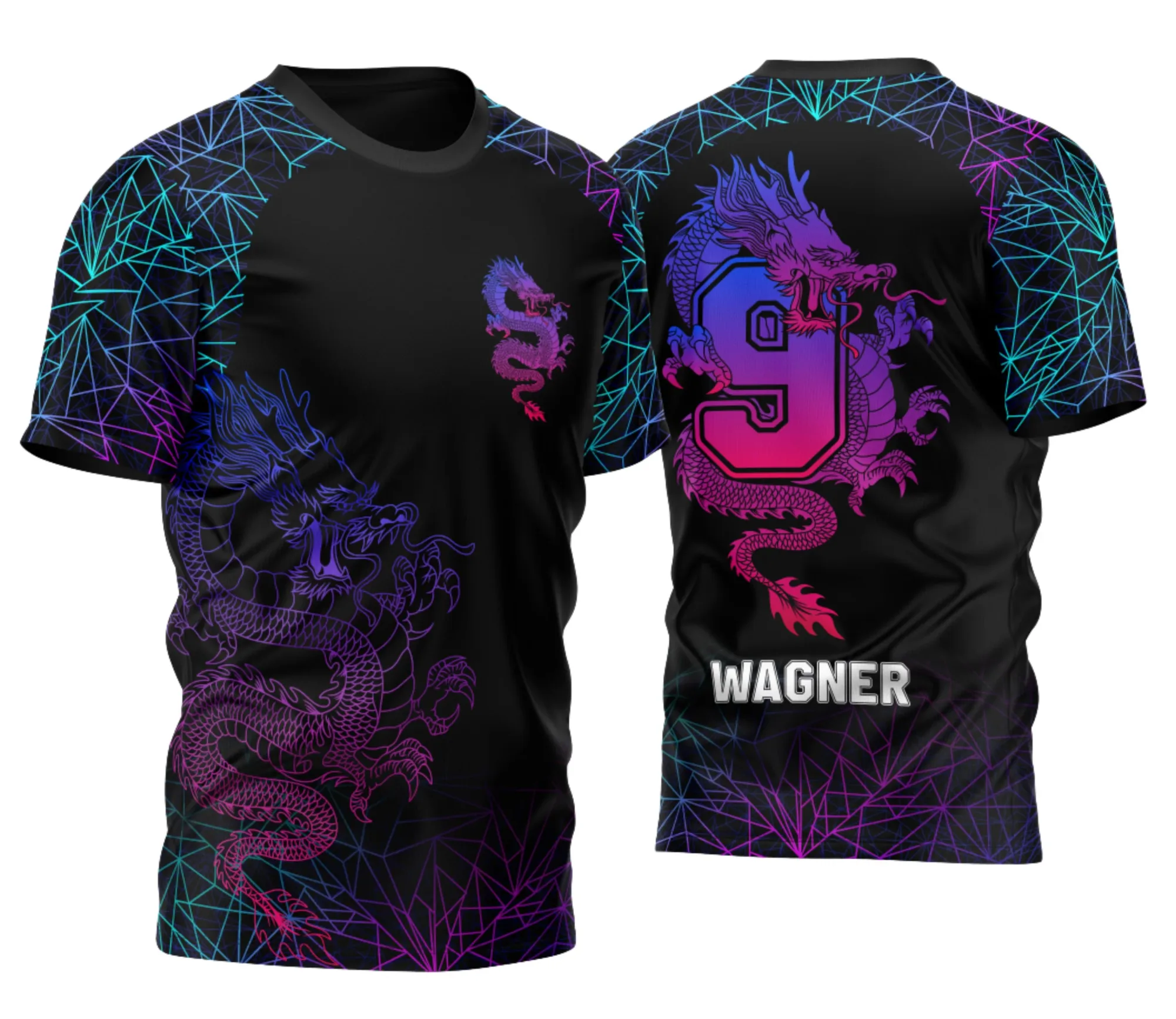 Camiseta unissex preta com logo no peito e estampa grande nas costas, tema Dragao, perfeita para estudantes do Nono Ano 2026, modelo moderno e estiloso.