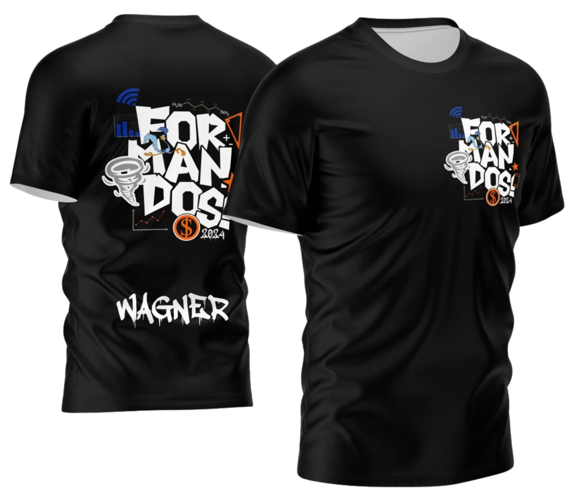 Foto de camiseta unissex preta com logo no peito e estampa grande nas costas celebrando a turma dos formandos 2026, destaque para design moderno e vibrante.